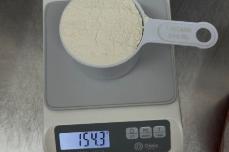 quanto pesa uma xicara de farinha de trigo em gramas
