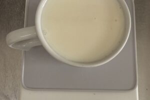 quanto pesa uma xícara de leite em gramas