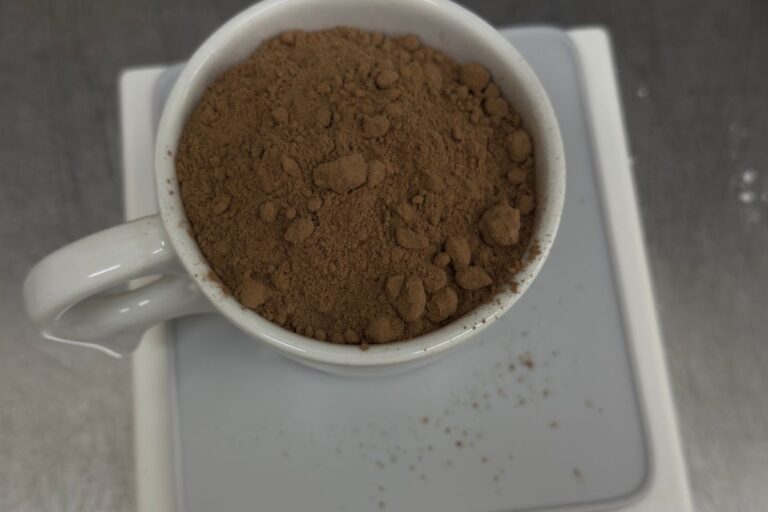 quanto pesa uma xícara de chocolate em pó em gramas